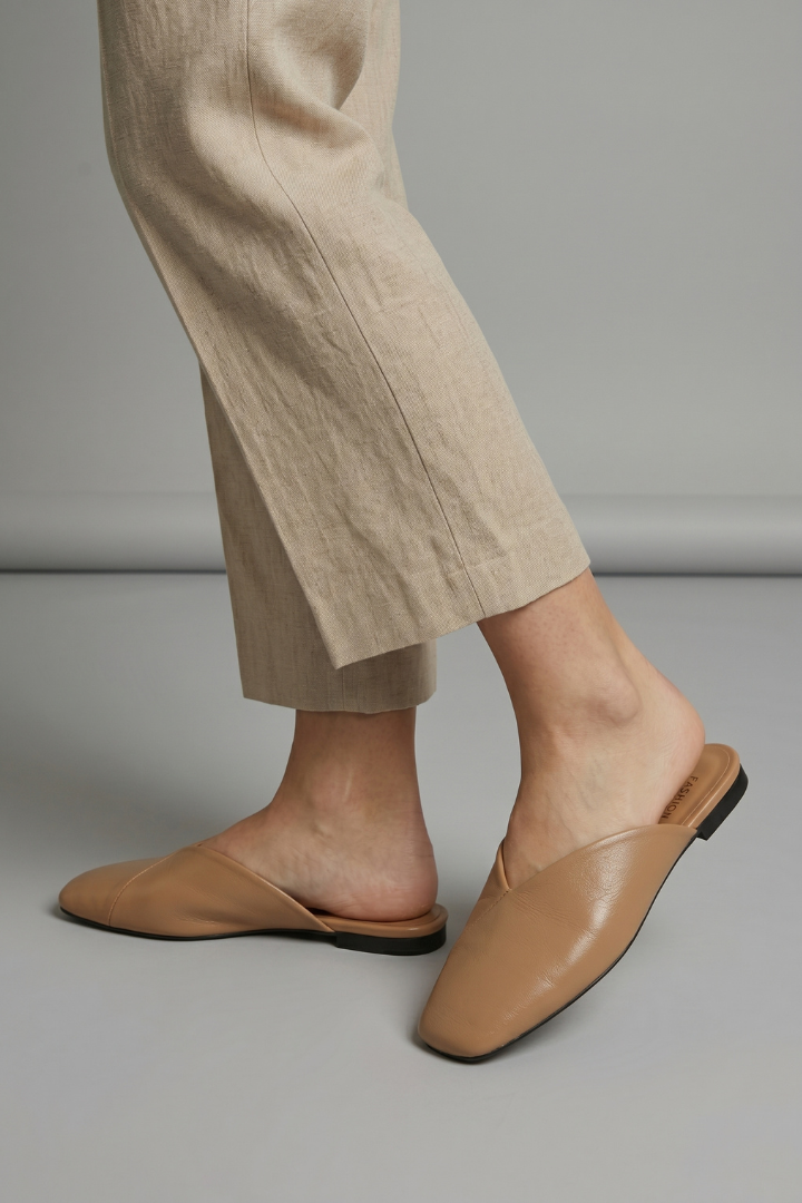 Solveth | Women's Square Toe Flat Mule Sandals - Camel - Image 4