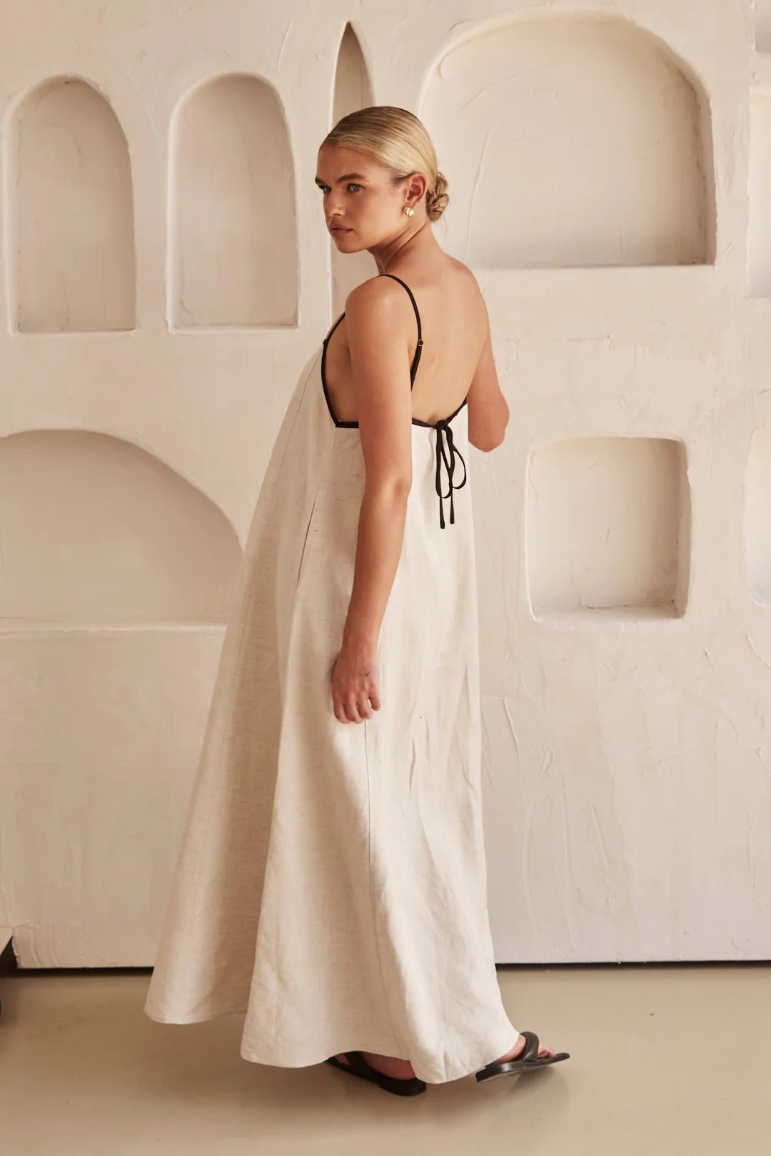 Tivenne | Women's Relaxed Maxi Dress with Contrast Trim - Beige - Image 6